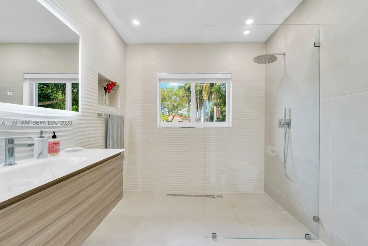 200 N Hibiscus Dr, Miami Beach, FL 33139 Photo