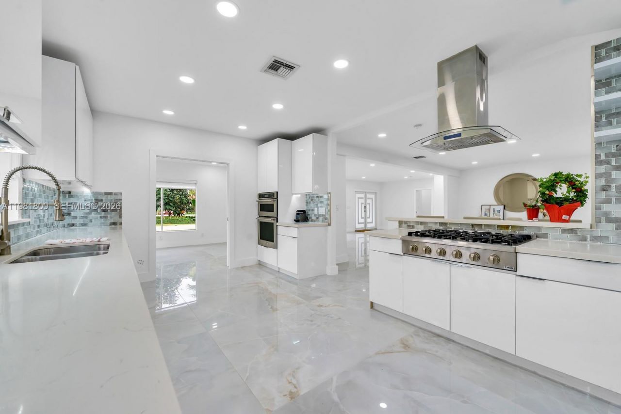 200 N Hibiscus Dr, Miami Beach, FL 33139 Photo