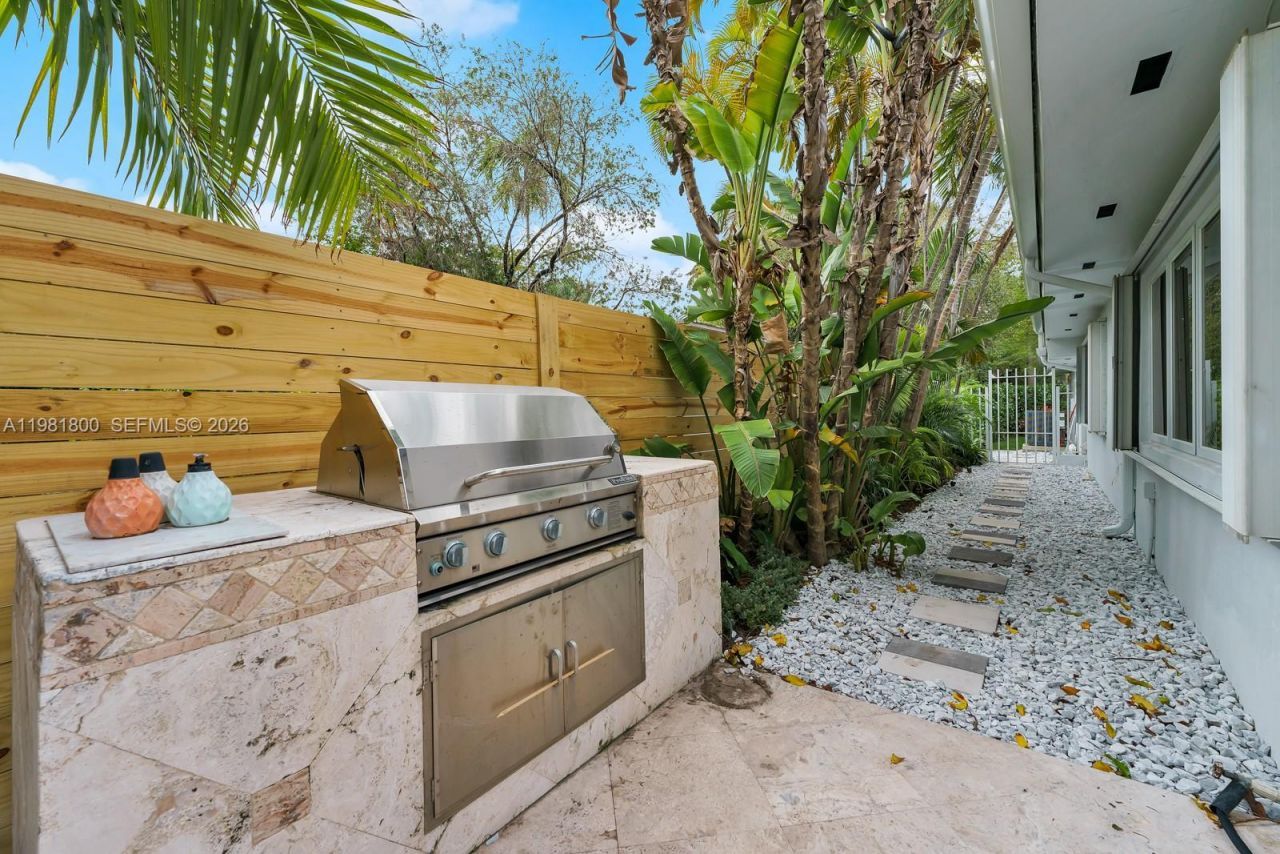 200 N Hibiscus Dr, Miami Beach, FL 33139 Photo