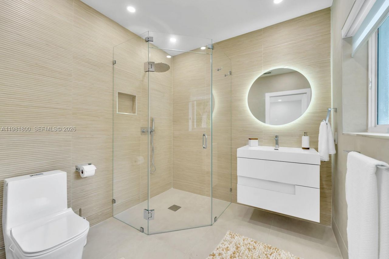 200 N Hibiscus Dr, Miami Beach, FL 33139 Photo