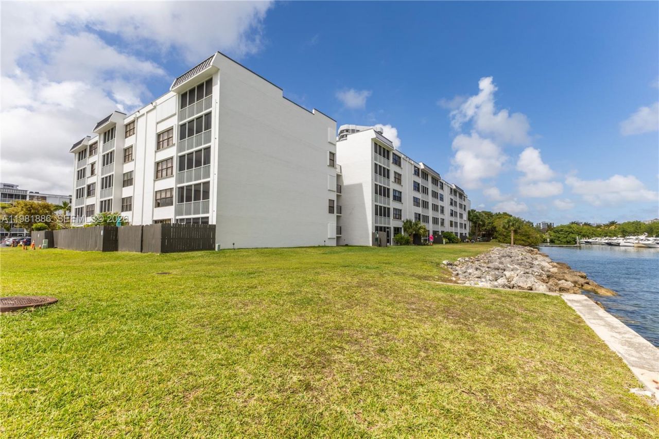 3440 NE 192nd St , Unit 1G-A, Aventura, FL 33180 Photo