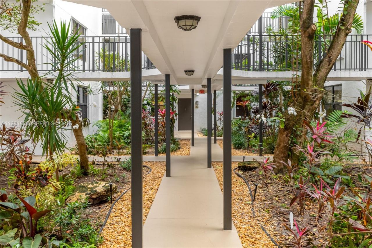 3440 NE 192nd St , Unit 1G-A, Aventura, FL 33180 Photo