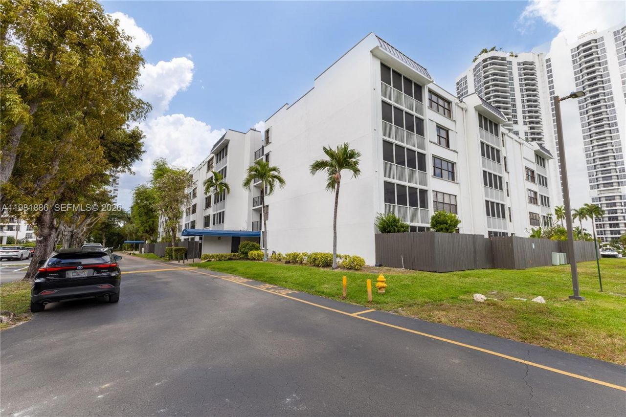 3440 NE 192nd St , Unit 1G-A, Aventura, FL 33180 Photo