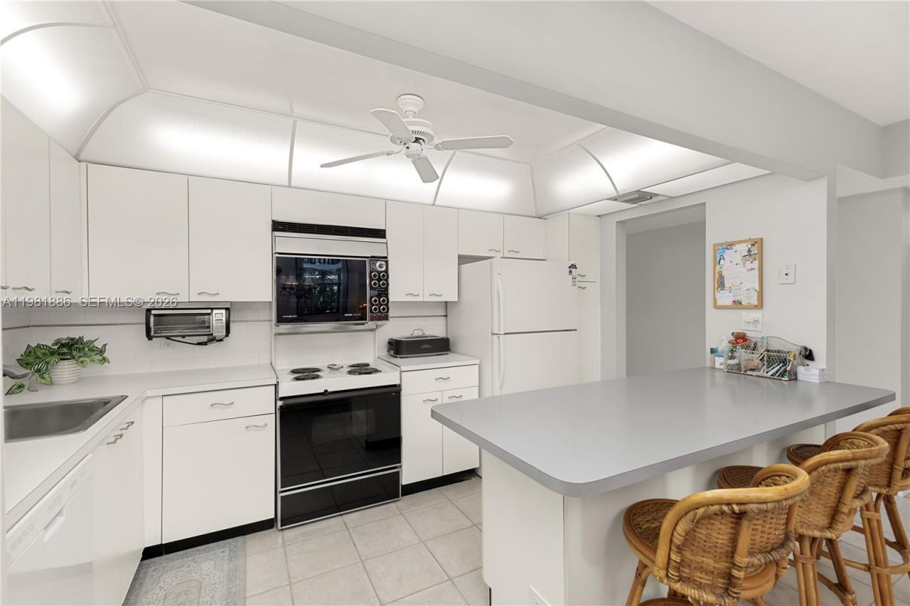 3440 NE 192nd St , Unit 1G-A, Aventura, FL 33180 Photo