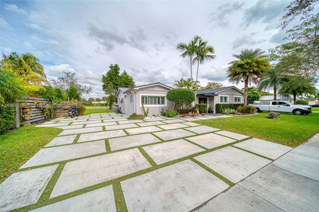 10131 SW 108th St , Miami, FL 33176 Photo