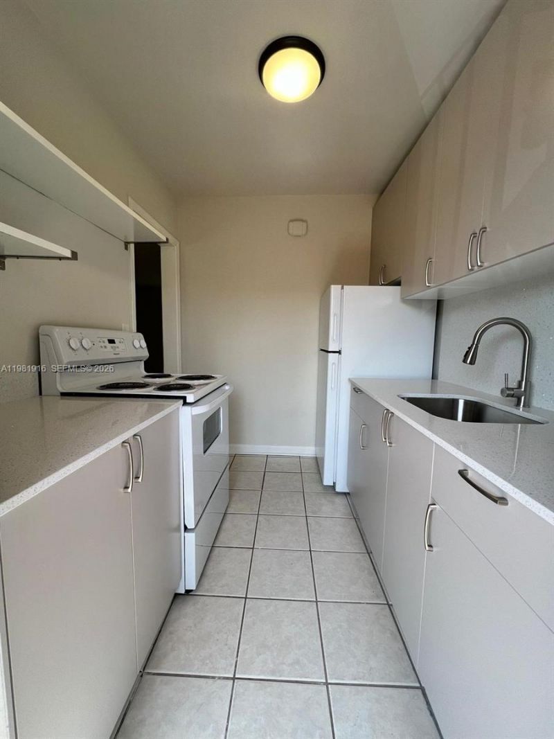 2390 SW 22nd St , Unit 4, Miami, FL 33145 Photo