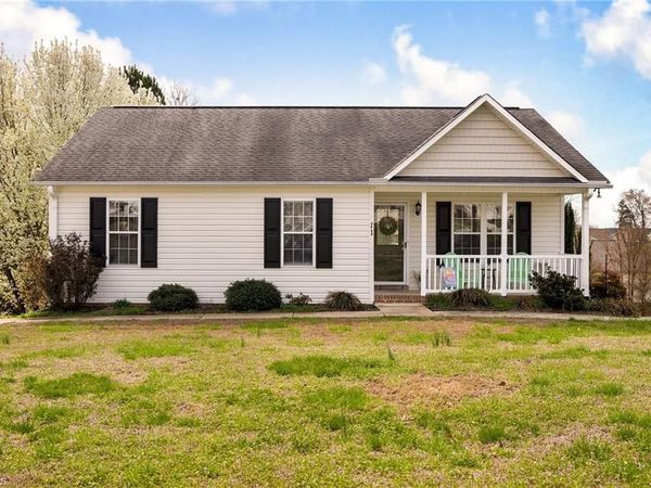 11 Stoney Point Court, Thomasville, NC 27360