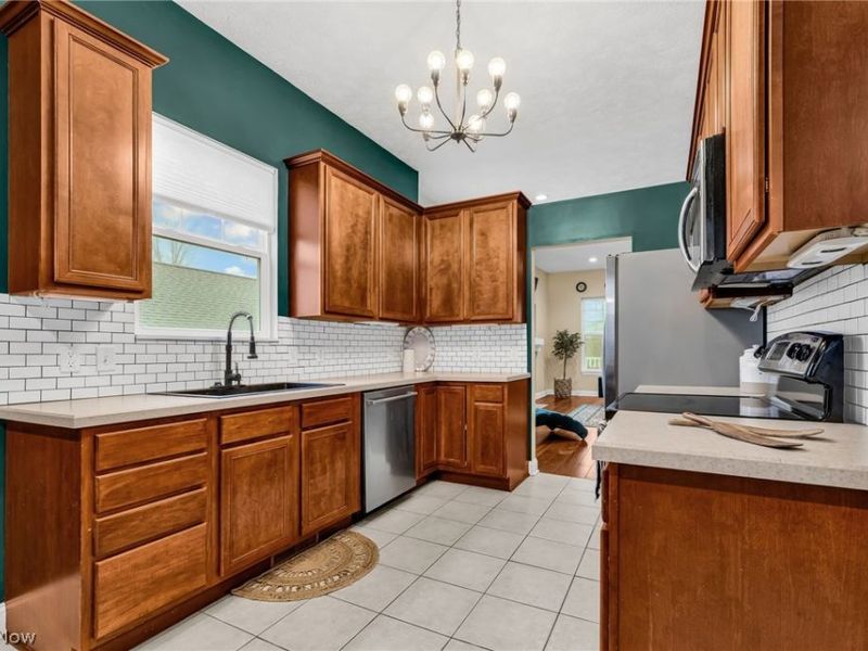 1915 Teakwood Drive, Ontario, OH 44906 Photo 7