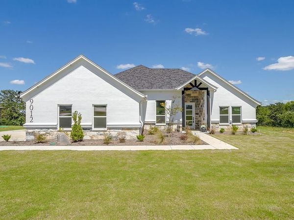 9012 Valley Oak Court, Springtown, TX 76082