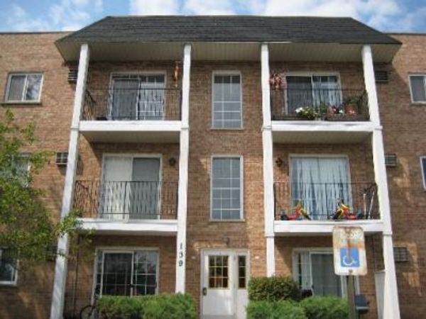 139 W Elk Trail, Unit 239, Carol Stream, IL 60188