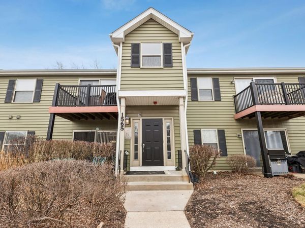 1565 Raymond Drive, Unit 101, Naperville, IL 60563