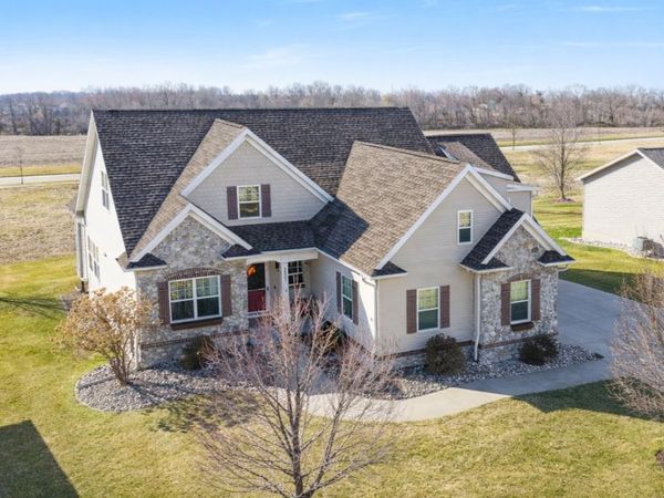 1577 Hunters Field Lane , Marion, IA 52302