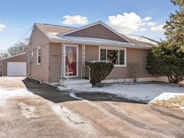 1726 Hyacinth Avenue E, Saint Paul, MN 55106