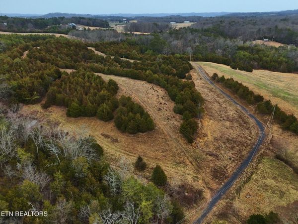 1420 Swannsylvania Rd, Dandridge, TN 37725