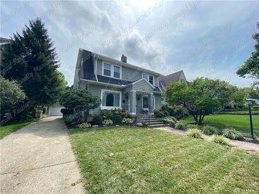 110 Dell Park Avenue, Oakwood, OH 45419