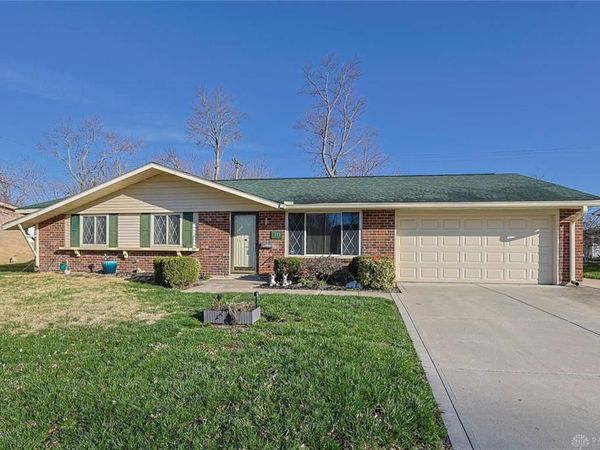 211 Katy Lane, Englewood, OH 45322