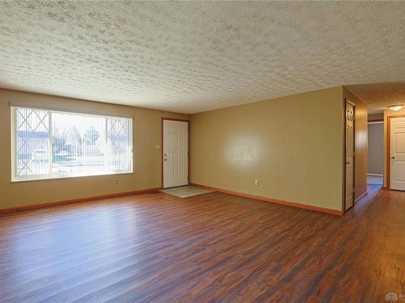 211 Katy Lane, Englewood, OH 45322 Photo 4