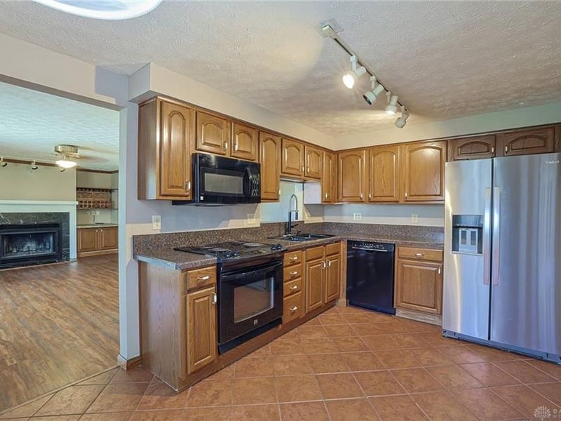 211 Katy Lane, Englewood, OH 45322 Photo 9