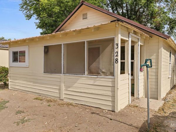 328 E Owyhee Ave, Homedale, ID 83628