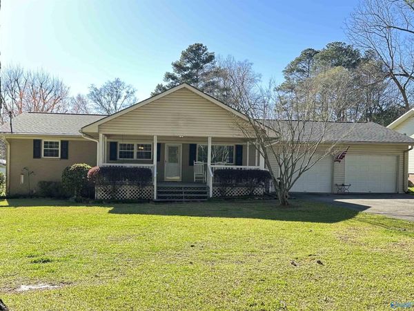 607 East Riverview Drive, Gadsden, AL 35903
