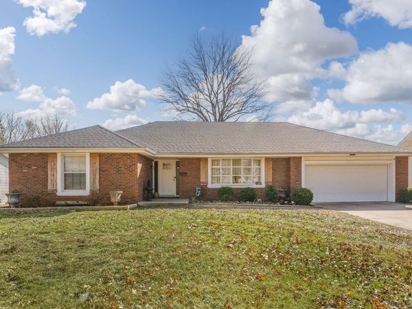 1922 E Meadow Drive, Springfield, MO 65804