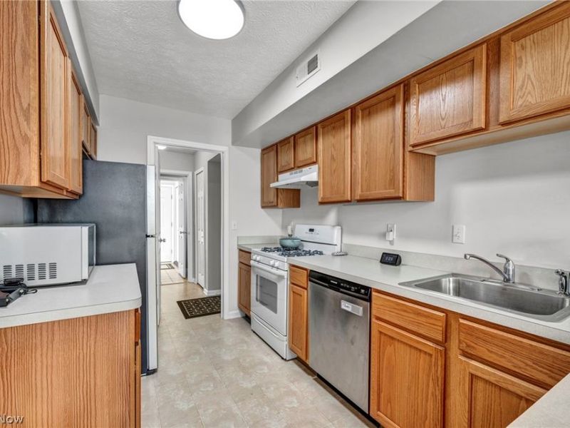 8319 Robinwood Terrace , Macedonia, OH 44056 Photo 20