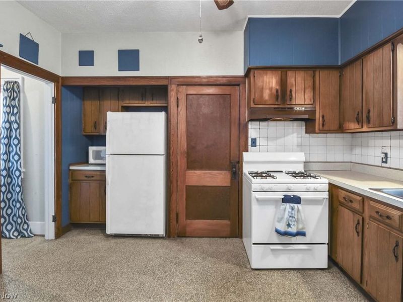 7510 Manhattan Avenue, Parma, OH 44129 Photo 3