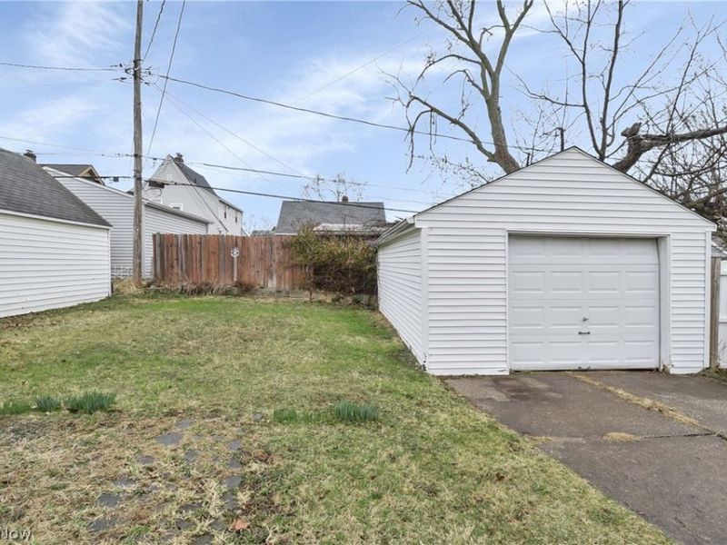 7510 Manhattan Avenue, Parma, OH 44129 Photo 31