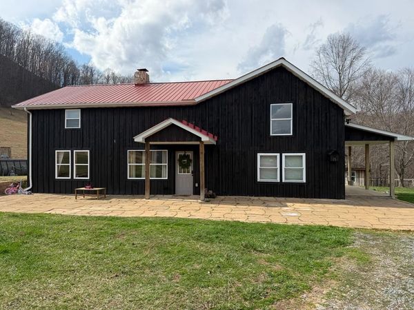 1661 Mountain View Parkway, ALDERSON, WV 24910