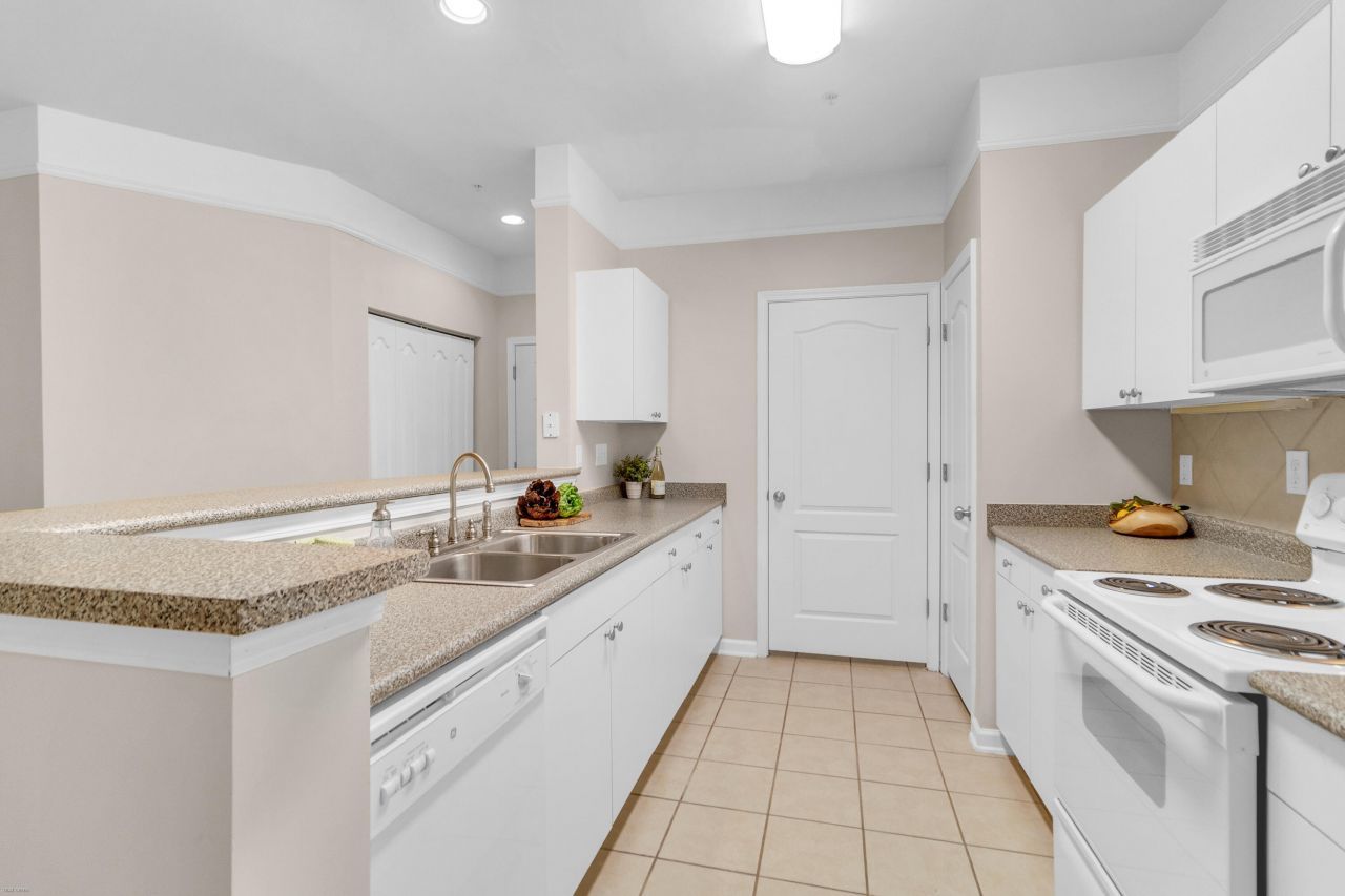 2611 Egret Crest Lane Photo 6