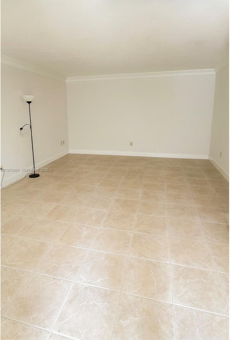800 NE 199th St, Unit 105D, Miami, FL 33179 Photo