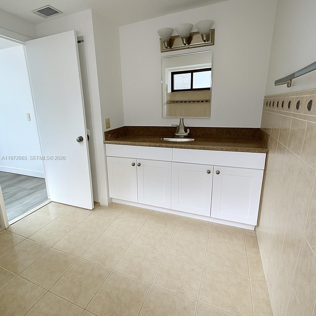 800 NE 199th St, Unit 105D, Miami, FL 33179 Photo