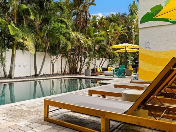 801 NW 24th St, Wilton Manors, FL 33311