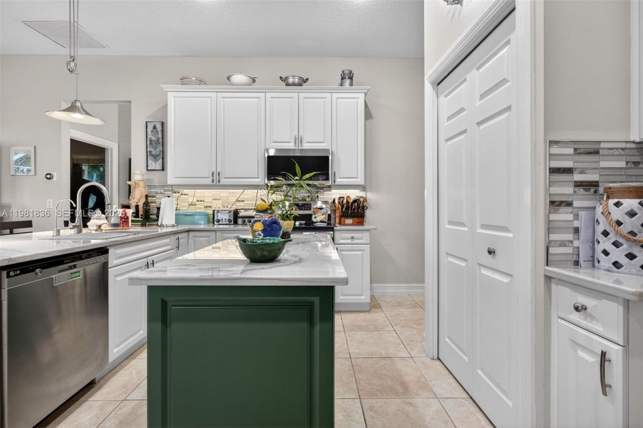 7702 SE Mammoth Dr, Hobe Sound, FL 33455 Photo