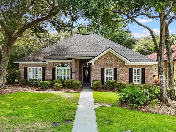 11 Lakeside Drive, Gulf Shores, AL 36542