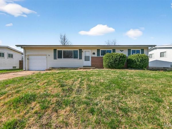 460 Wren Drive , Florissant, MO 63031