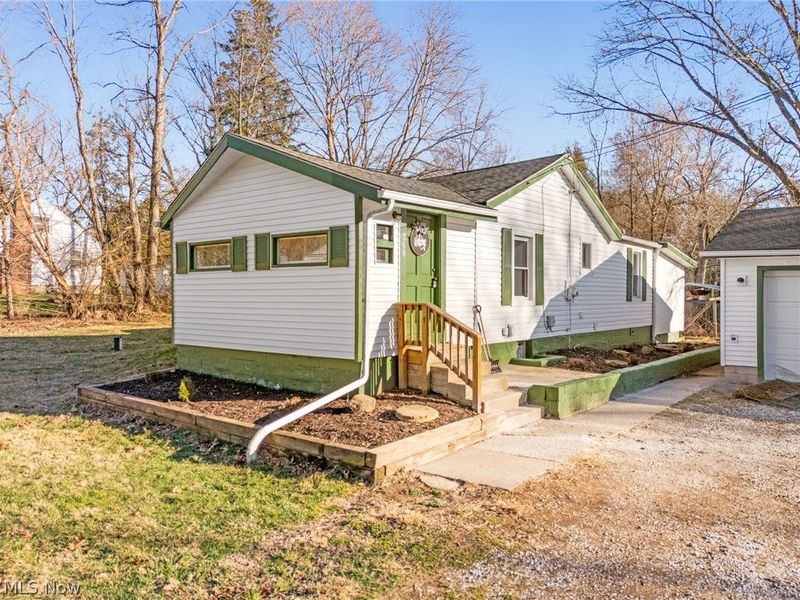 368 Jarvis Road , Akron, OH 44319 Photo 2