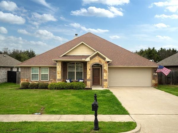 151 Birdsong Lane, Terrell, TX 75160