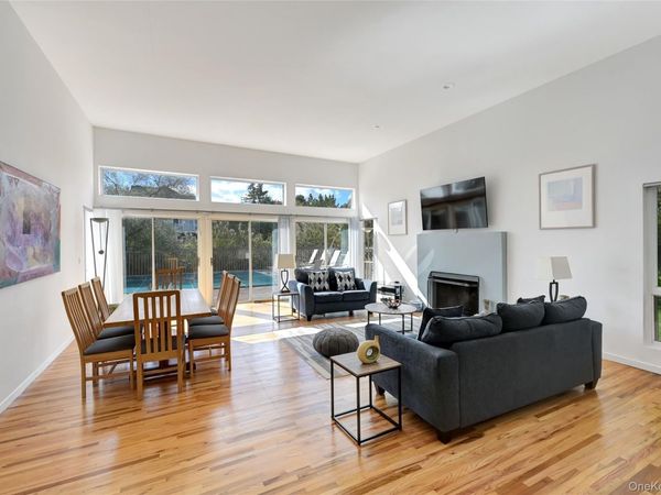 3 Meadow Way , Westhampton Beach, NY 11978