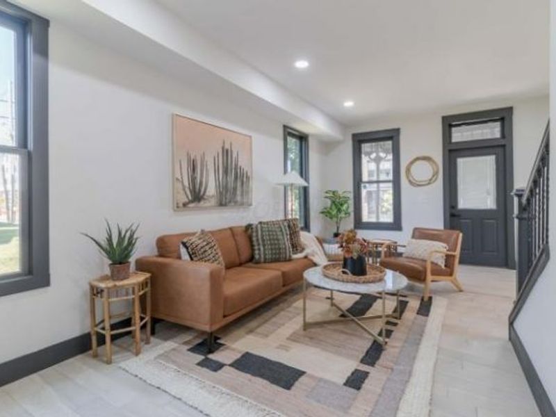 295 E 5th Avenue, Columbus, OH 43201 Photo 3