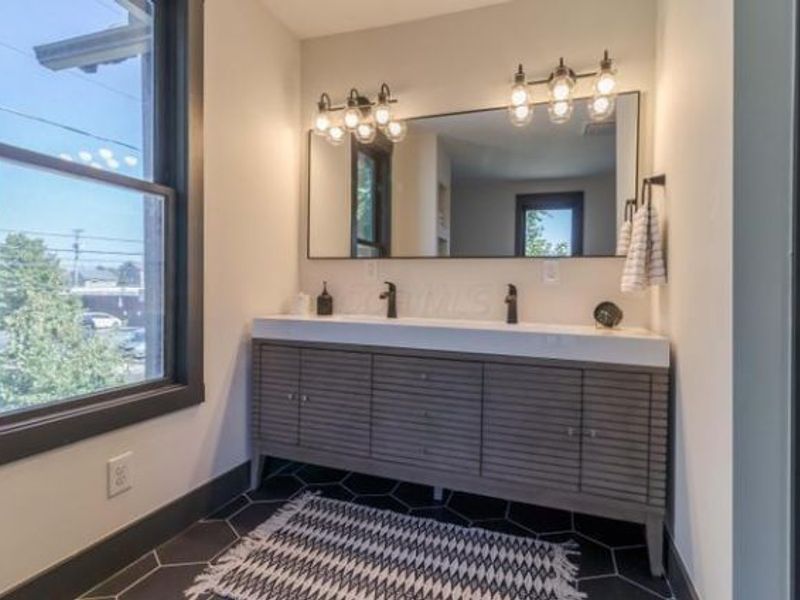 295 E 5th Avenue, Columbus, OH 43201 Photo 35