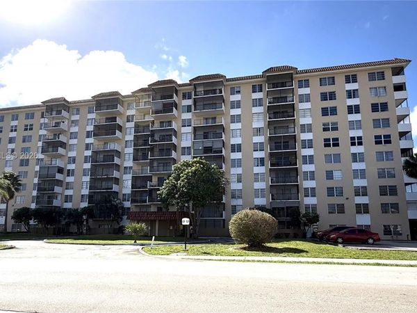 4174 Inverrary Dr, Unit 402, Lauderhill, FL 33319
