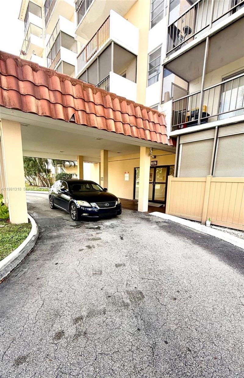 4174 Inverrary Dr, Unit 402, Lauderhill, FL 33319 Photo