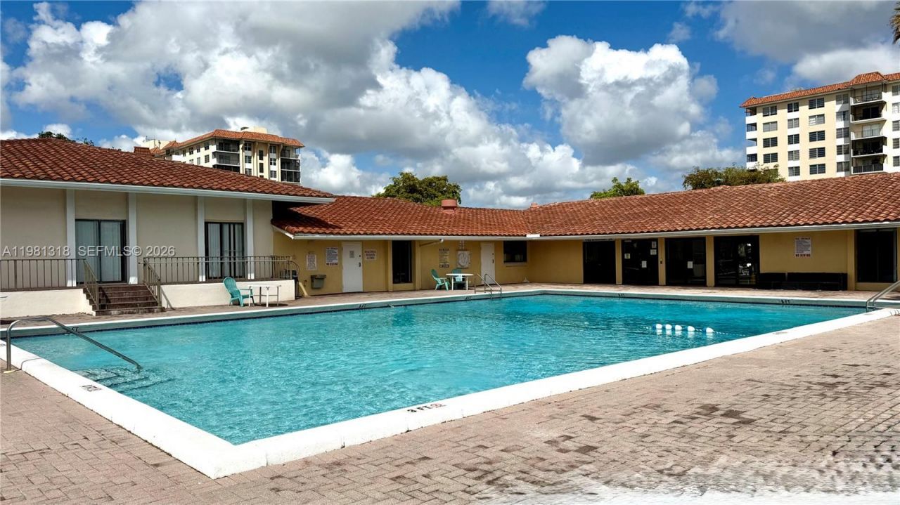 4174 Inverrary Dr, Unit 402, Lauderhill, FL 33319 Photo