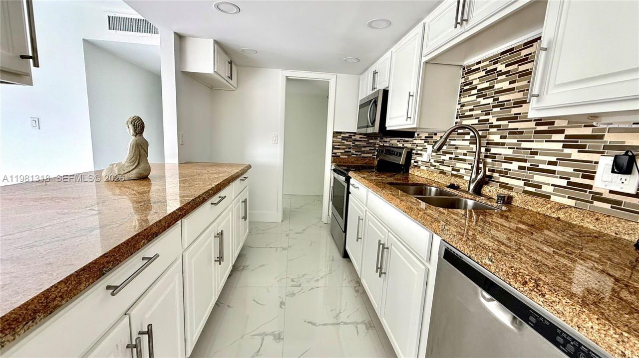 4174 Inverrary Dr, Unit 402, Lauderhill, FL 33319 Photo