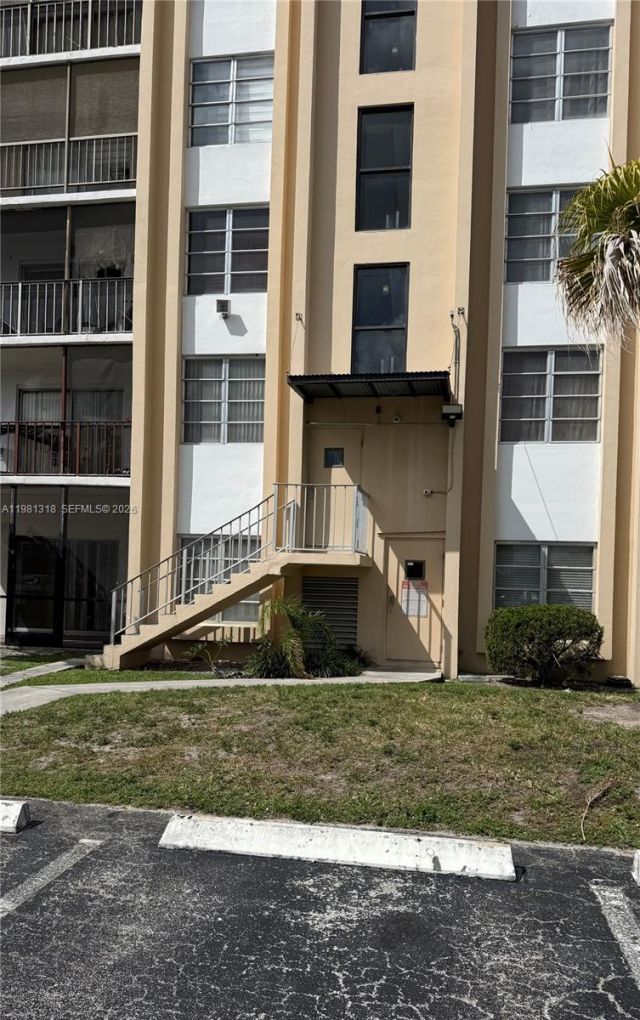 4174 Inverrary Dr, Unit 402, Lauderhill, FL 33319 Photo