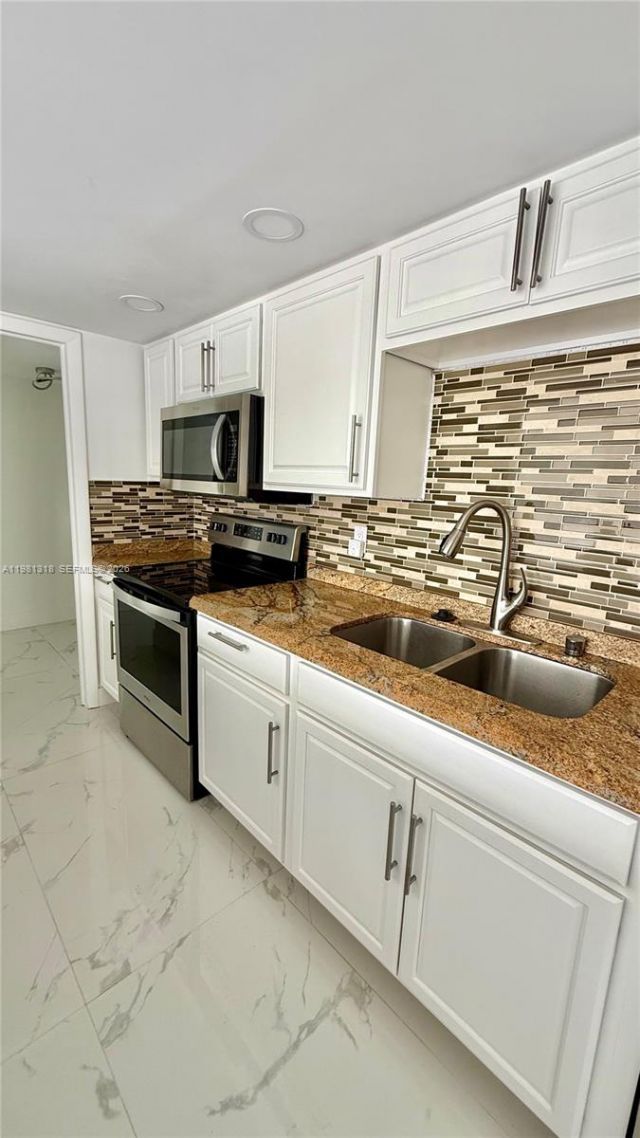 4174 Inverrary Dr, Unit 402, Lauderhill, FL 33319 Photo