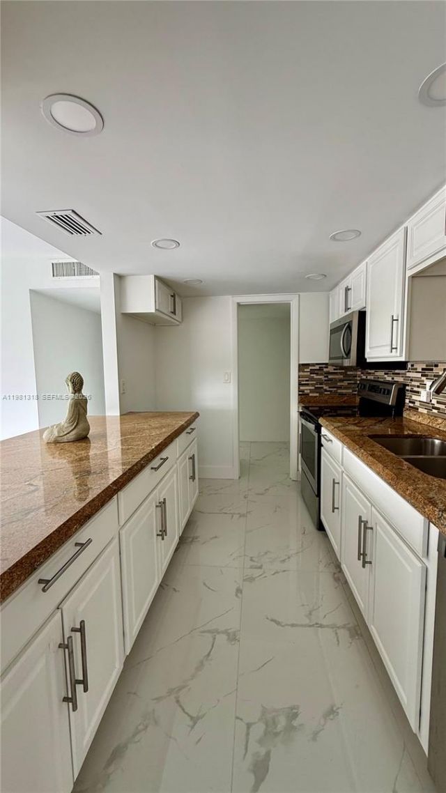 4174 Inverrary Dr, Unit 402, Lauderhill, FL 33319 Photo