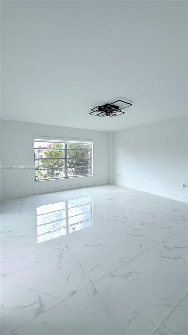 4174 Inverrary Dr, Unit 402, Lauderhill, FL 33319 Photo