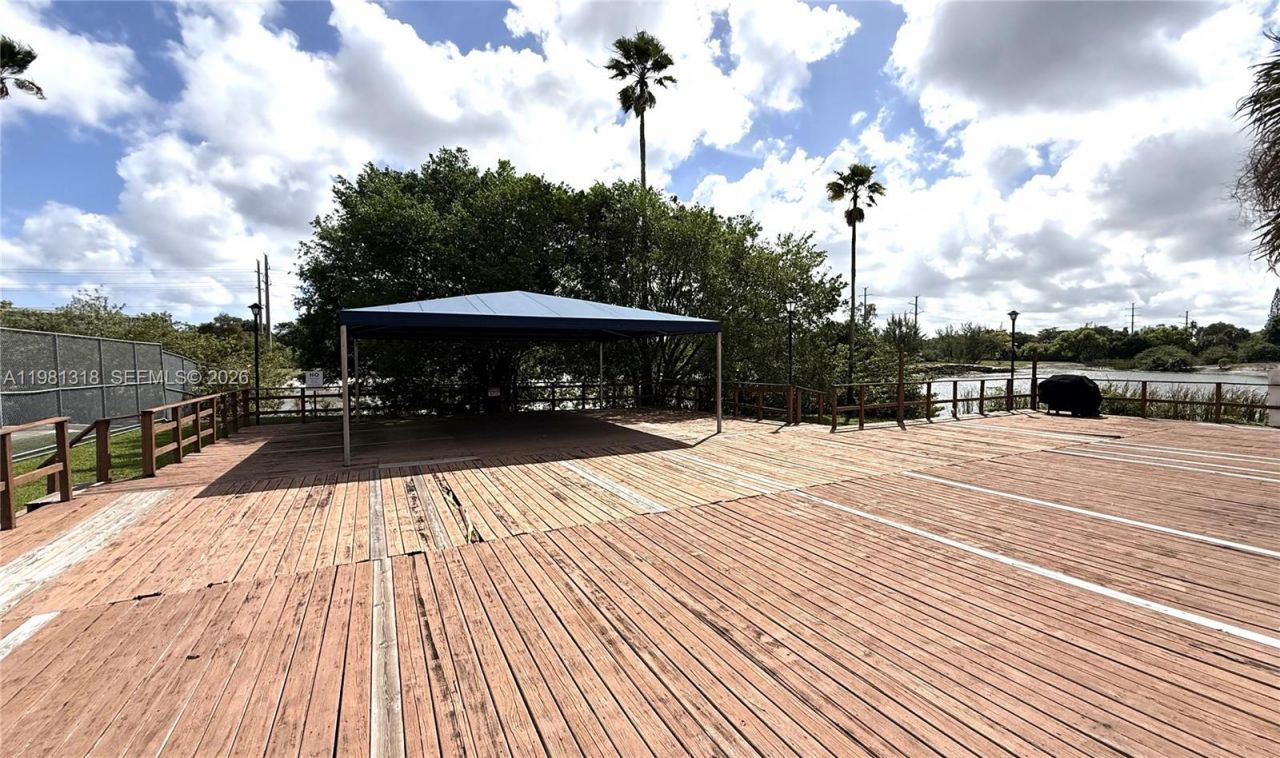 4174 Inverrary Dr, Unit 402, Lauderhill, FL 33319 Photo